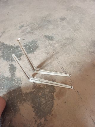 2 Escuadras metálicas blancas