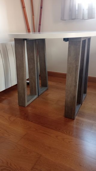 Mesa comedor redonda blanca y gris