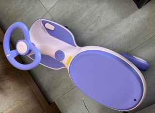 Coche eléctrico infantil con luces