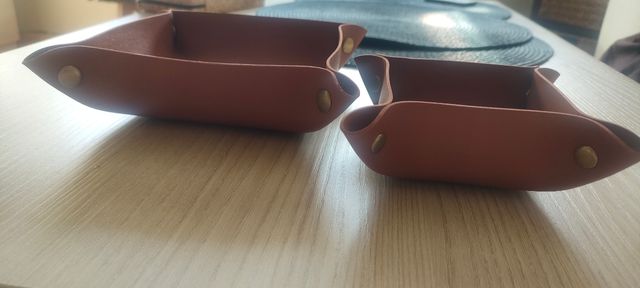 2 Bandejas de Cuero Sintético o vaciabolsillos