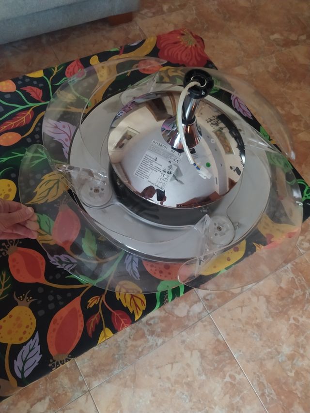 Ventilador techo - Sin mando,por eso es tan barato