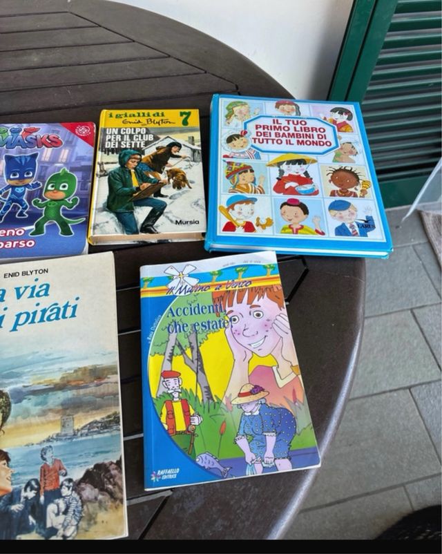 stock di libri per bambini e ragazzi