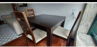 Mesa extensible marrón de madera