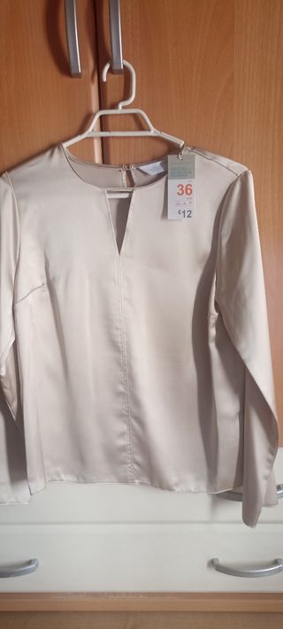 Blusa color champagne seda talla M.