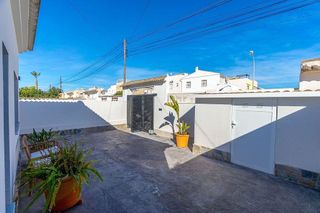 Chalet en venta en La Siesta - El Salado - Torreta en Torrevieja