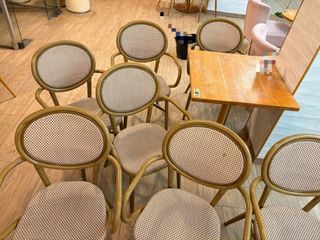 8 Sillas Ratan - Beige/Marrón