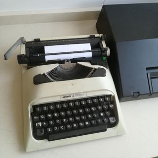 Máquina de escribir Olivetti Lettera 10