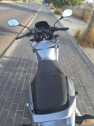 Honda CBF125 - Gris Plateado