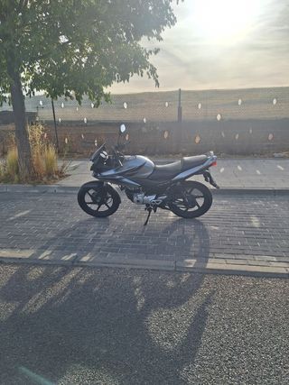 Honda CBF125 - Gris Plateado
