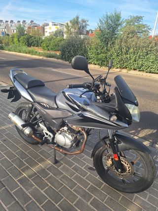 Honda CBF125 - Gris Plateado