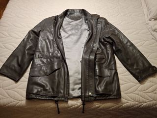 Cazadora cuero negra marca Georges. Talla 52