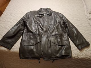 Cazadora cuero negra marca Georges. Talla 52