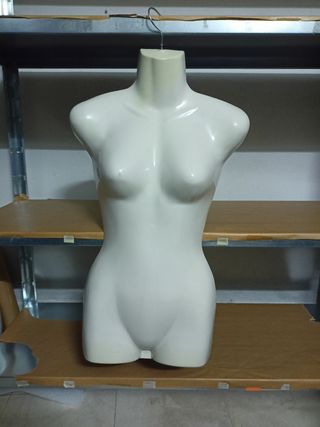 Maniquí blanco colgar mujer