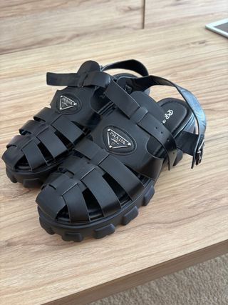 Sandalias Prada negras