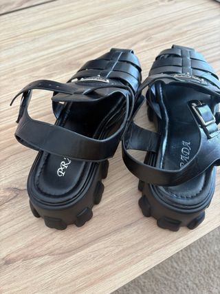 Sandalias Prada negras