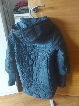Abrigo acolchado azul marino