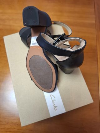 Sandalias Clarks negras tacón bajo - 38