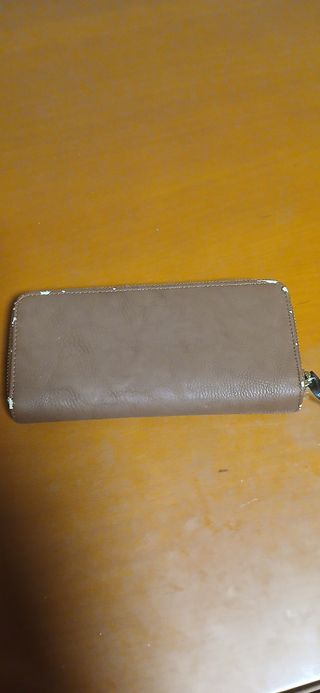 Cartera marrón con colibríes