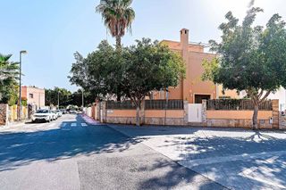 Chalet en venta en Ciudad Jardín - Tagarete - El Zapillo en Almería
