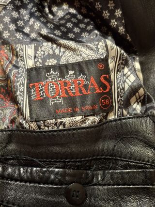 Cazadora cuero negra marca Torras. Talla 56