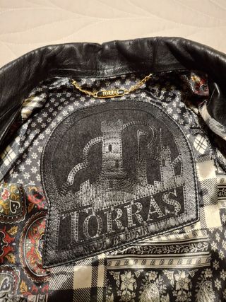Cazadora cuero negra marca Torras. Talla 56