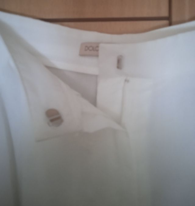 Pantalón blanco con lazada frontal. Dolores Promes