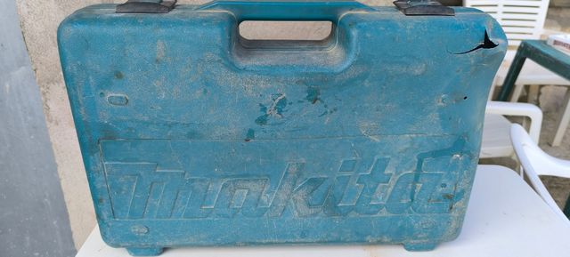 Taladro Makita 6228D baterías agotadas