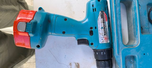Taladro Makita 6228D baterías agotadas
