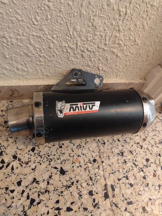 Escape Mivv GP negro Triumph