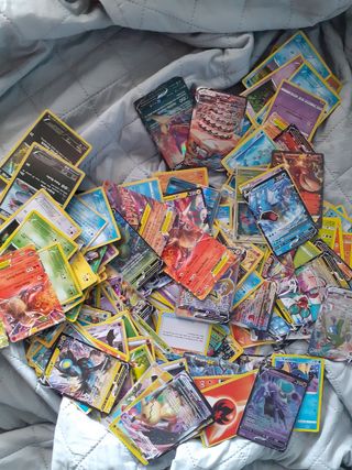 Lote 260 cartas ,cromos pokemon. 
