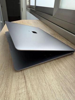 MacBook Air 13" M1-8GB RAM