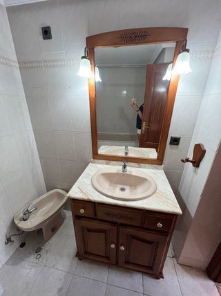 Mueble baño: lavabo, espejo, toalleros
