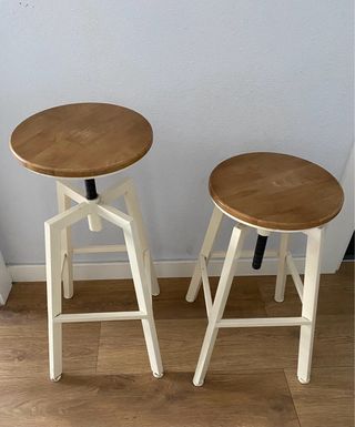 2 Taburetes regulables altura blanco-madera