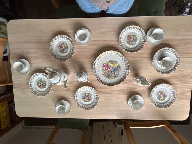 Juego té merienda Santaclara porcelana dorada