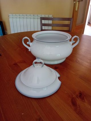 Sopera porcelana blanca y gris