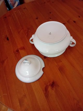 Sopera porcelana blanca y gris
