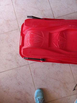 Trineo nieve rojo