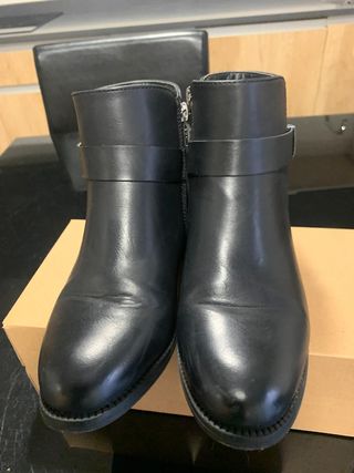 Botas negras niña