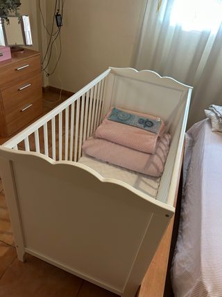 Cuna bebé blanca con vistidura