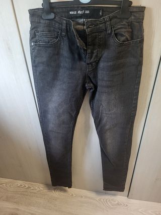 Ropa hombre: 2 camisetas, vaqueros, sudadera