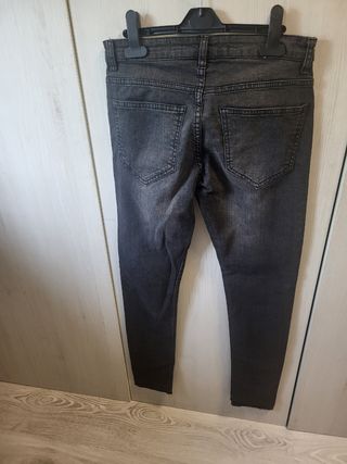 Ropa hombre: 2 camisetas, vaqueros, sudadera