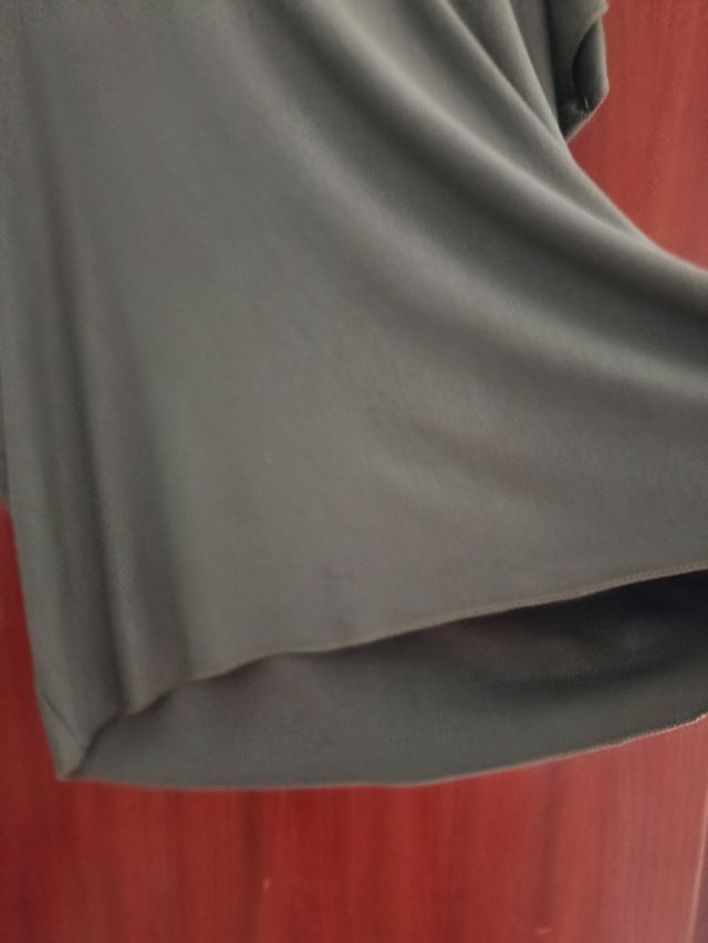 Camiseta verde oliva amplia