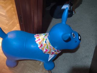 Caballo balancín azul