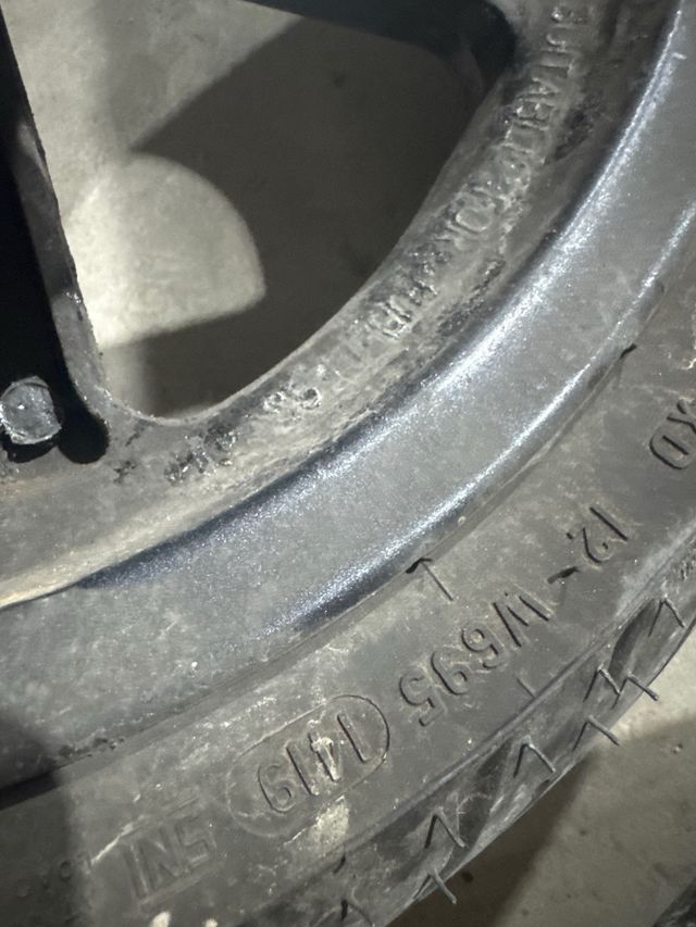 Neumático Yamaha Jog usado