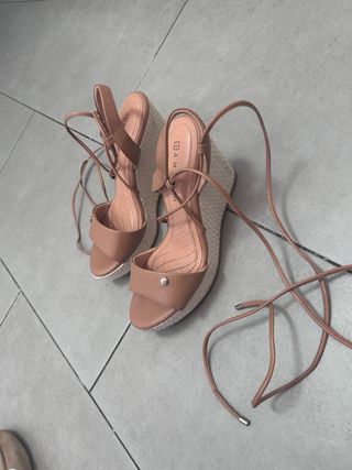 Sandalias cuña marrón - tacón
