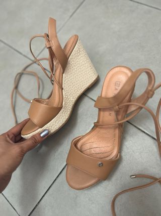 Sandalias cuña marrón - tacón