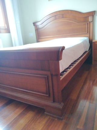 Dormitorio completo: Cama, mesillas, cómoda, espej