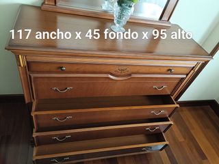 Dormitorio completo: Cama, mesillas, cómoda, espej