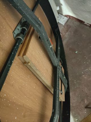 Mesa redonda de madera contrachapada