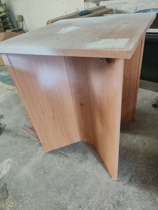 Mesa redonda de madera contrachapada